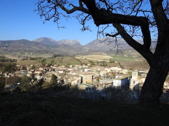 Depuis le château, vue plongeante sur le pays de Bourdeaux