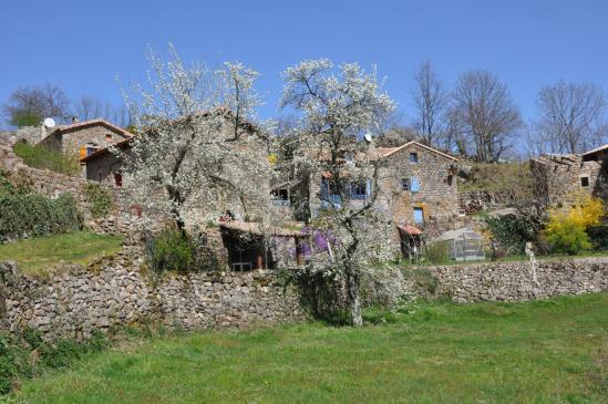 Traversée du hameau de Charrier