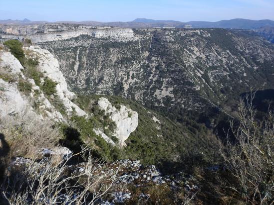 Au-dessus des gorges de la Vis à l'approche de Saint-Maurice Navacelles