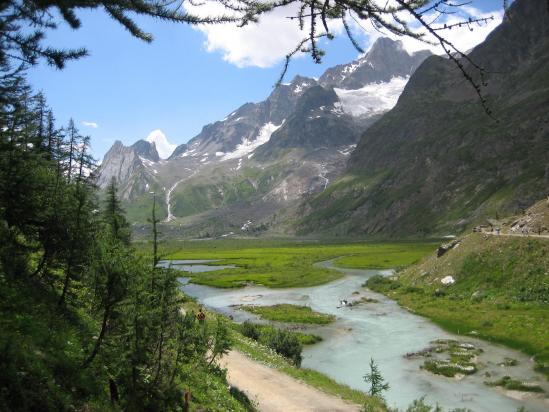 On surplombe le lac Combal