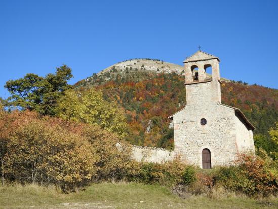 Le Pilhon (église et montagne Chauvet)