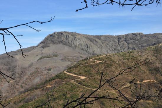 Sur le sentier entre Eyrebonne et Magerouan, on quitte définitivement le volcan de la C chirouse