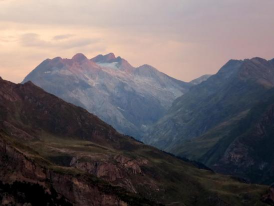 Lever de soleil sur le Vignemale