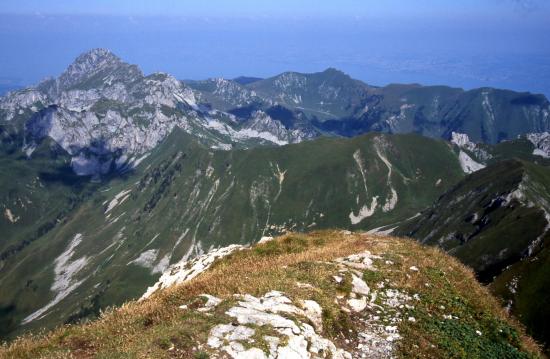 Sur la crête sommitale des Cornettes de Bise, vue sur la Dent d'Oche