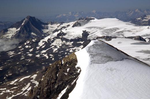 Au sommet de la Grande Casse (Dent Parrachée et Dômes de la Vanoise)