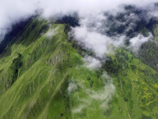 Entre Nepalgunj et Simikot dans le survol de la vallée de la Humla Karnali nadi