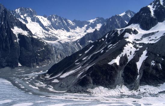 Depuis le refuge du Requin, large vue sur le bassin du Glacier de Talèfre