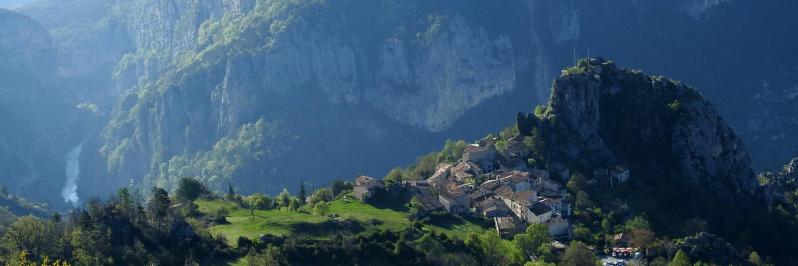 Vue plongeante sur Rougon