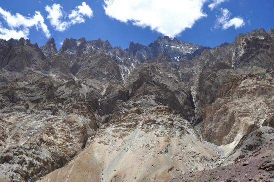 Les aiguilles rocheuses avant d'arriver à Sumda Chenmo