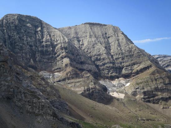 Descente du Piméné face aux Astazou