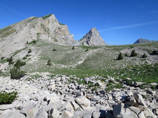 Au Pas de l'Agneau, Tête et Roc de Garnesier apparaissent comme dans un rêve...