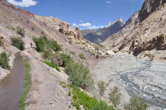 La vallée au-delà de Sumda Chenmo