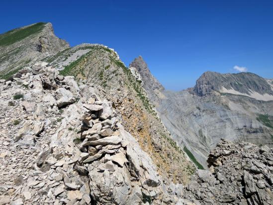 Le vallon de l'Abéou vu depuis le sentier d'accès au sommet de la Tête de Garnesier