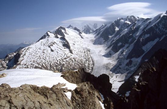 Le bassin du glacier de Trél&tête vu depuis l'arête sommitale du Mont-Tondu