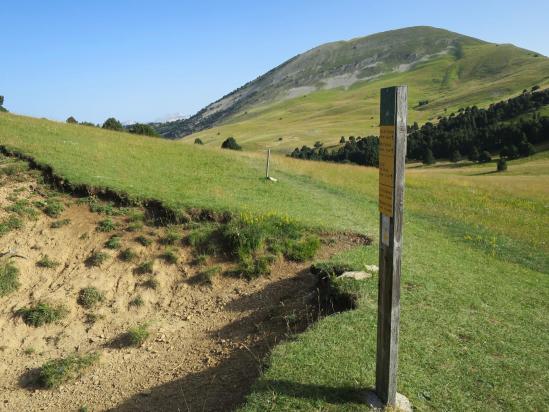 Arrivée au col de Jiboui face au Mont Barral