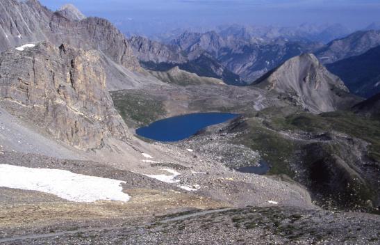 La cuvette du lac Sainte-Anne vue depuis le col Girardin