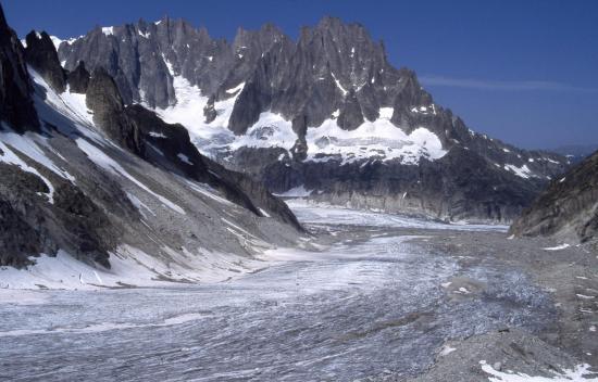 Remontée du glacier de Lescahux avec le Grépon à l'horizon