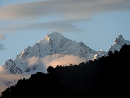 Coucher de soleil sur le Jirbang, le 6000 du coin que l'on voit de (presque...) partout