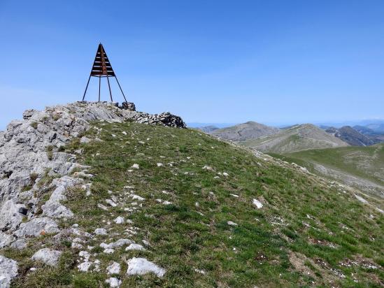 Arrivée au sommet du Mourre de Chanier (A l'arrière, Grand Mourre et Chiran)