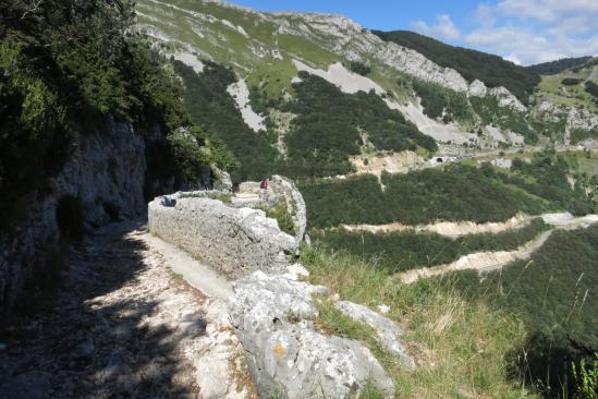 Sur l'ancienne voie romaine du col du Rousset