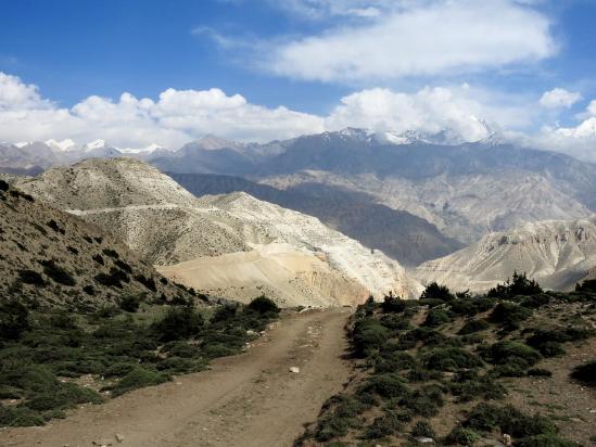 Sur la piste au bout du plateau de Ghyakar