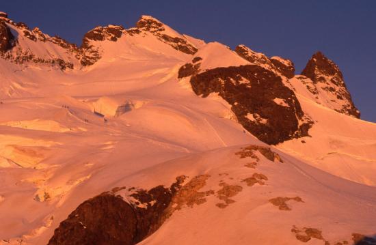 Lever de soleil sur les arêtes de la Meije