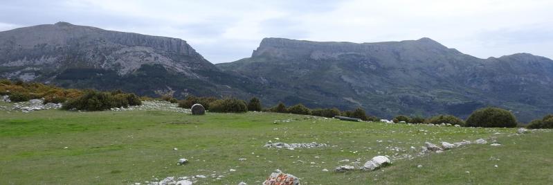 A la baisse du Montdenier, vue arrière sur le Chiran et le Grand Mourre mourredechanier pano
