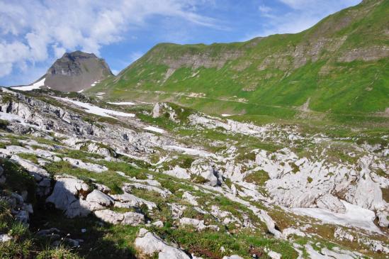 A l'approche du col Pelouse (au fond, la Tête Pelouse)