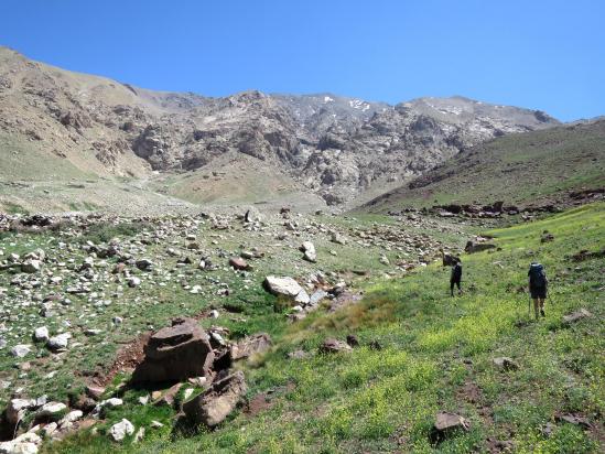 A l'approche des azibs n'Ouagouns supérieurs au pied des remparts N de l'adrar Meltsène