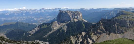 Le Mont-Aiguille vu depuis le sentier de montée au Grand-Veymont