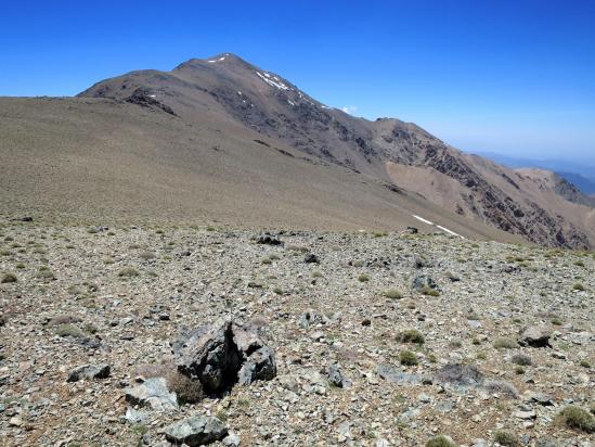 Descente de la crête orientale de l'adrar Meltsène