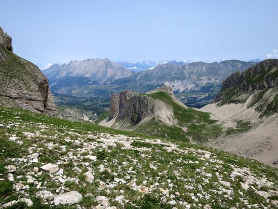 Sur la banquette herbeuse au milieu de la Combe Ratin