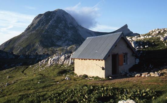 La cabane de l'Aiguillette au S du Grand-Veymont