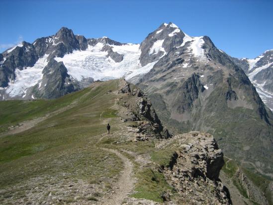 Sur la crête du mont Fortin devant le massif de Trélatête