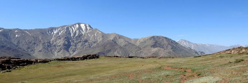 L'adrar Meltsève vu depuis le plateau situé au-dessus du tizi n'Reilhis