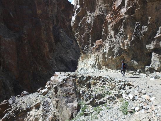 Dans la gorge au départ de Shyidmang