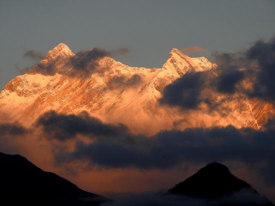 Derniers rayons du soleil sur le massif de l' Annapurna I