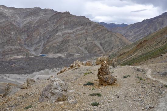 Descente du Gotunda La sur Normoche (au fond à G, le Natsyang Tsho)