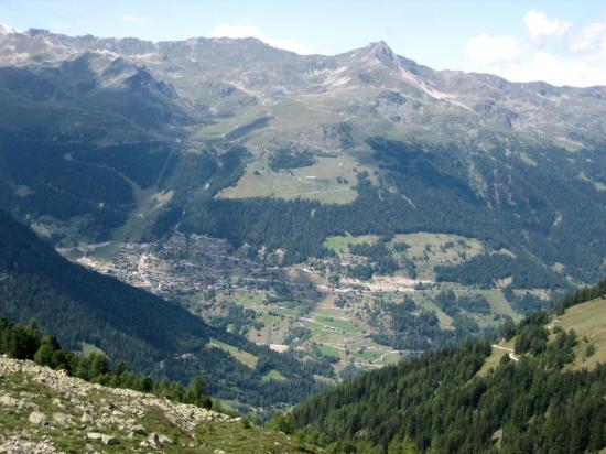 Descente dans les alpages sur Zinal