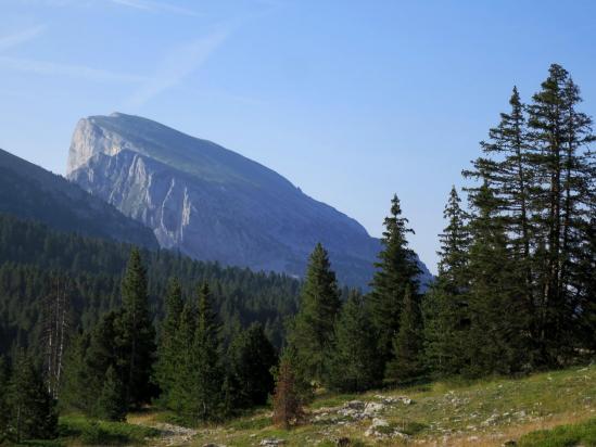 Le Grand Veymont vu depuis le sentier d'ascension vers le Pas de Berrièves