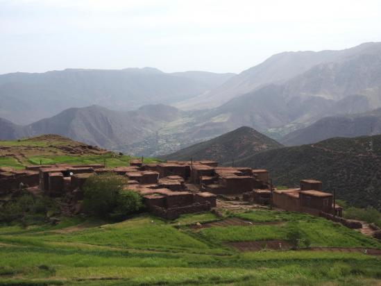 Le village de Ouarzast sur le versant oriental du plateau du Yagour