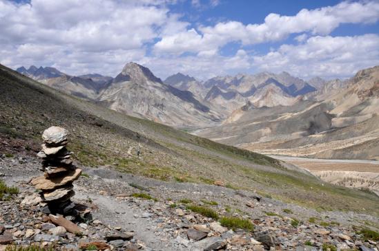 Panorama sur le N du Ladakh depuis le Yogma La