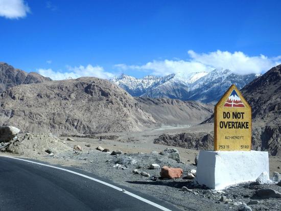 Sur la route entre Tangtse et le Changla La