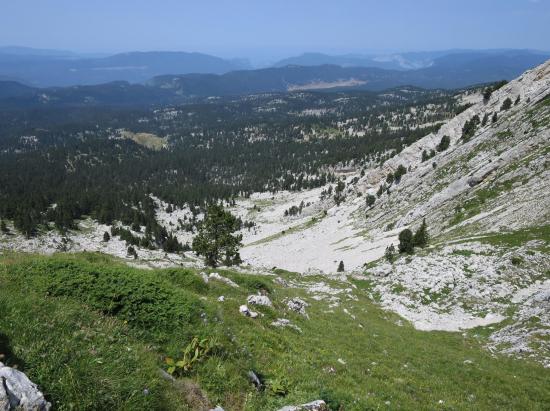 Vue plongeante sur les hauts plateaux du Vercors du côté de la Tiolache du Haut