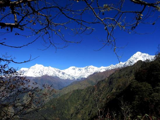 Sur la crête de l'hesnam Dhuri, large vue du Ghustang au Jirbang. Y'a pire...