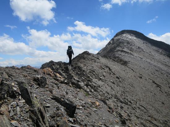 Sur le fil de l'arête N du pic d'Arriouère