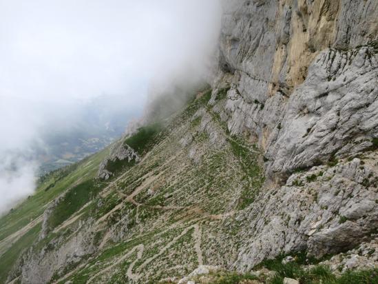 La bifurcation au pied du couloir qui descend du col des Deux-Soeurs