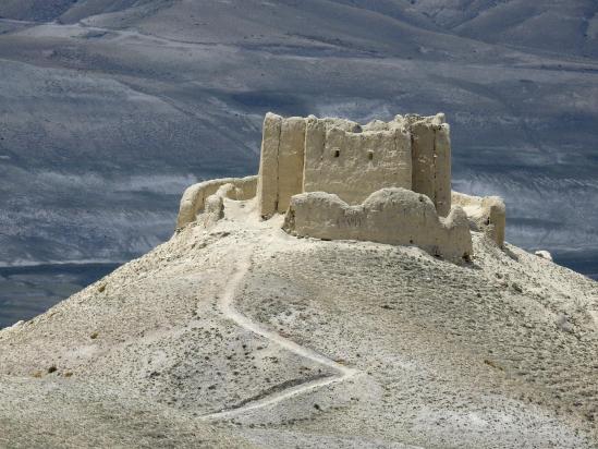 Le gonpa du Singe Noir vu depuis la crête entre le fort d'Ame Pal et Kimaling