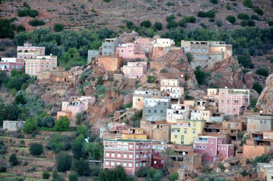 Le village de montagne de Tagdicht au pied du Lekst