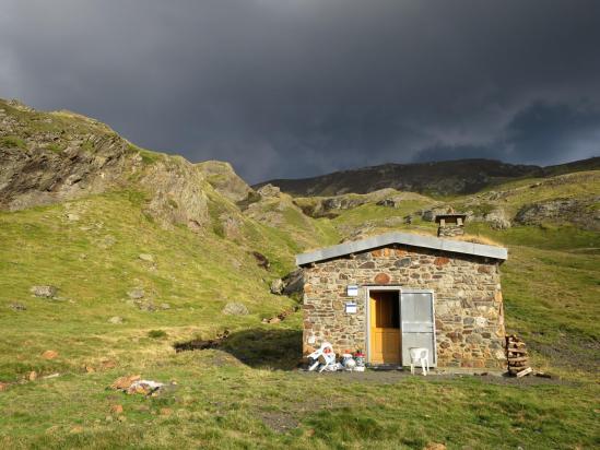 L'orage arrive au-dessus de la cabane de Mommour